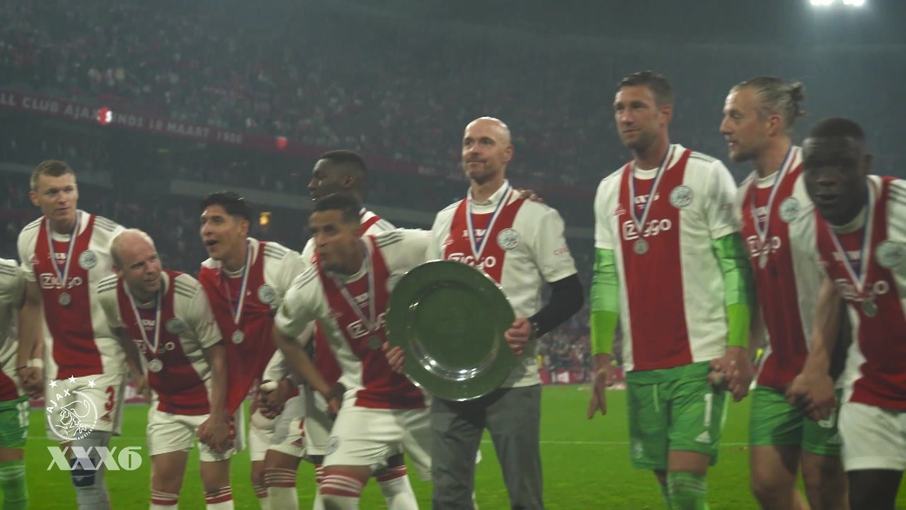 ï»¿VIDEO: Ten Hag and Ajax stars have fun Eredivisie identify win