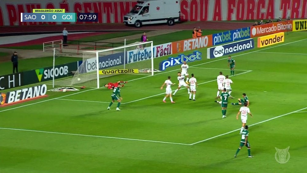 Sao Paulo and Goias play out a 3-3 draw. DUGOUT