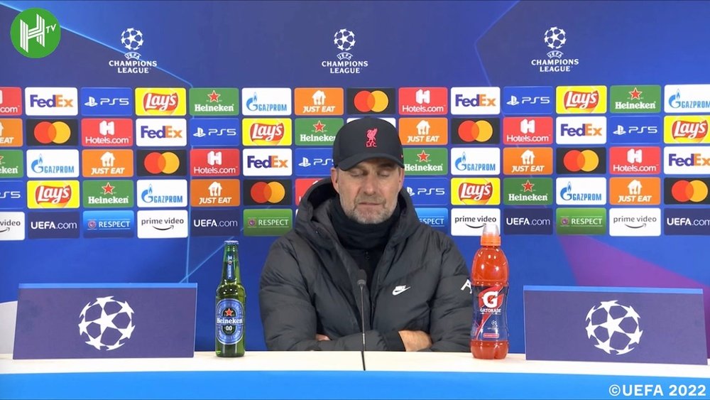 Klopp in conferenza stampa. Dugout