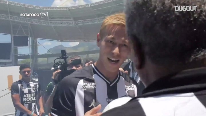 VÍDEO: Reveja os bastidores da apresentação de Honda no Botafogo