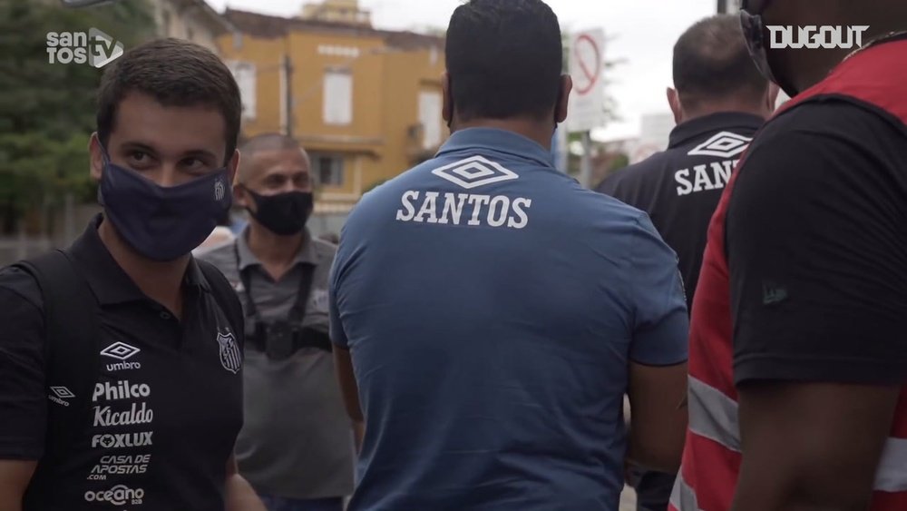 Behind the scenes of Santos' victory against Internacional. DUGOUT