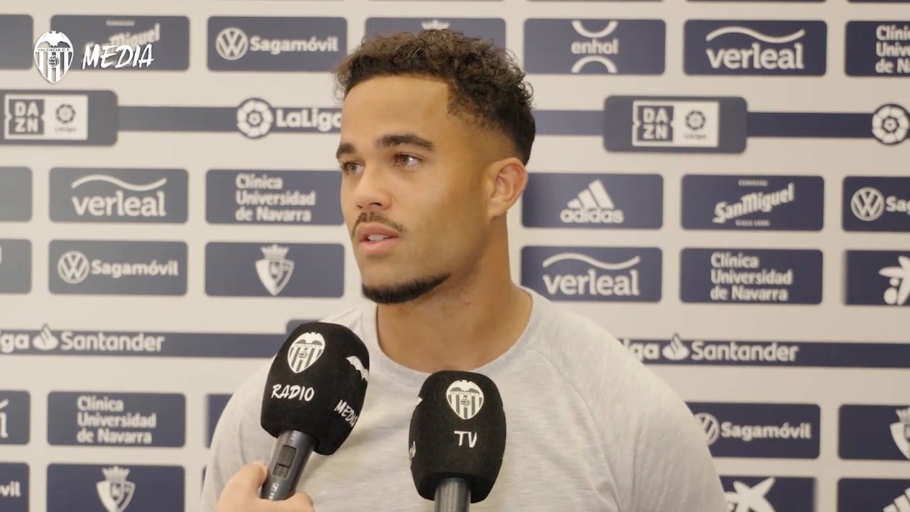 Kluivert no quedó conforme con su primer gol: 
