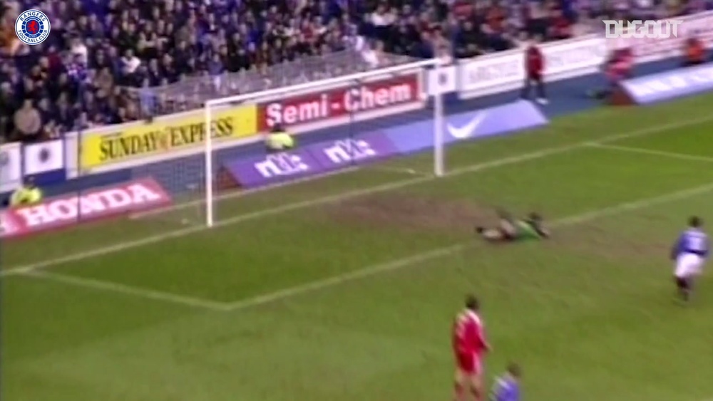 Il gol dalla distanza di van Bronckhorst contro l'Aberdeen. Dugout