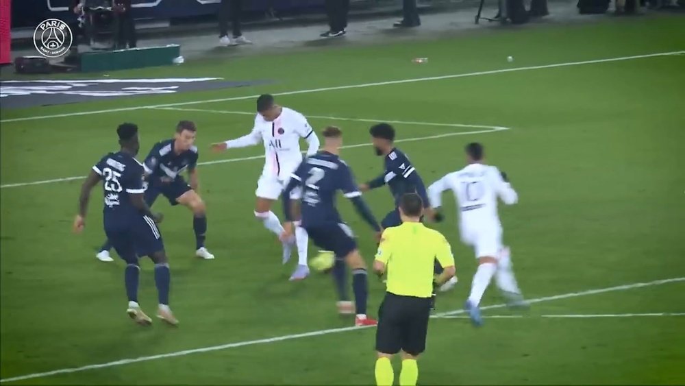 Kylian Mbappé sous les couleurs du PSG. Dugout