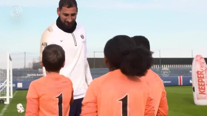 VIDEO: Donnarumma allena i giovani talenti del PSG