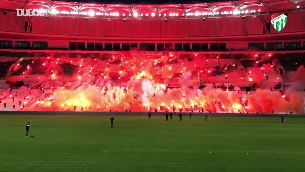 Bursaspor celebra aniversário de 57 anos. DUGOUT