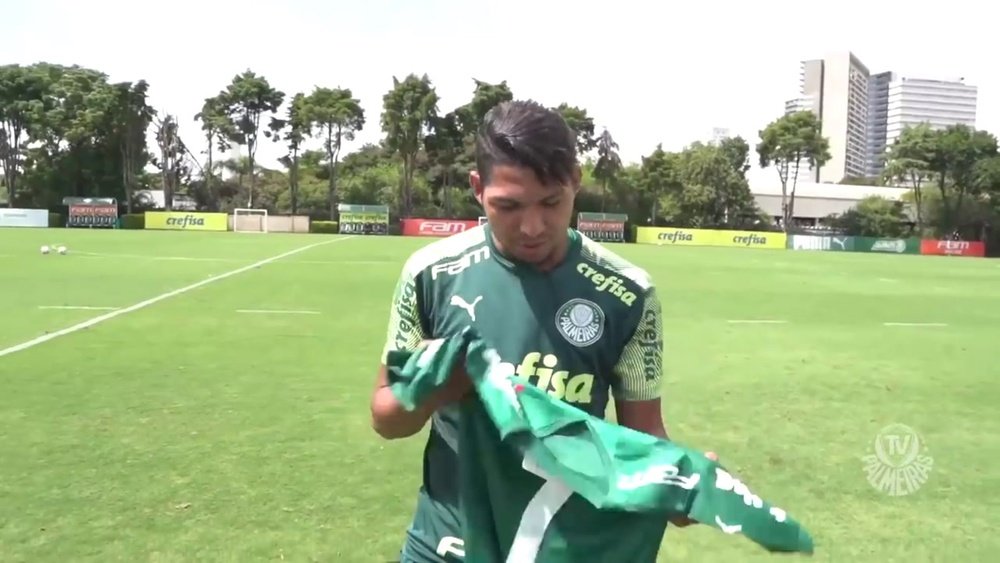 Rony comemora após virar o novo camisa 7 do Palmeiras. DUGOUT