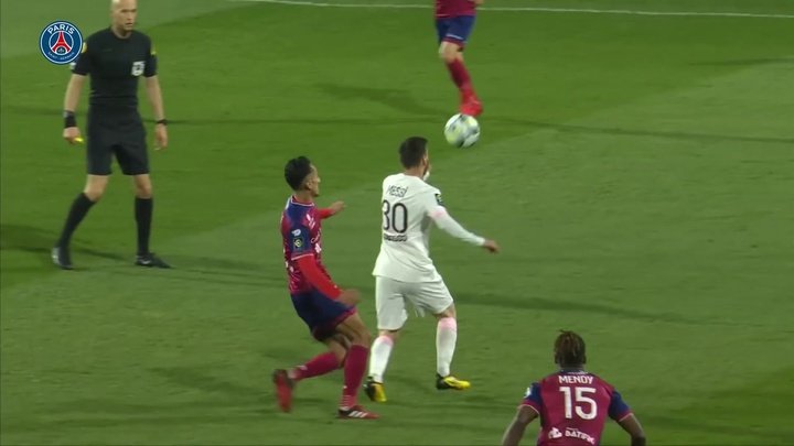 VIDEO: Messi's hat-trick of assists vs Clermont