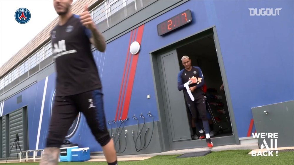 VIDEO: First collective training session for Paris Saint-Germain. DUGOUT
