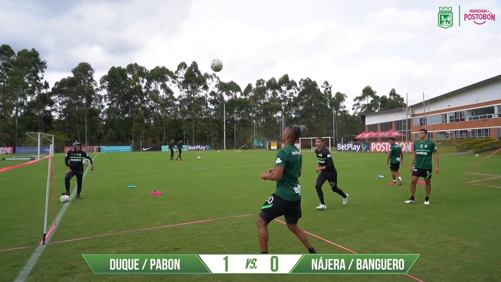 Un reto a fútbol tenis. DUGOUT