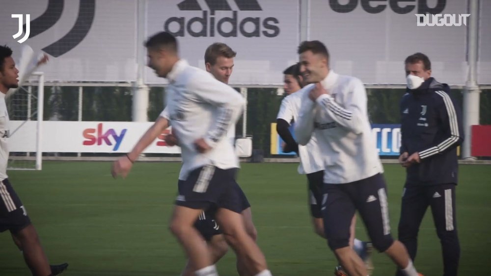 De Ligt back in training with the team. DUGOUT