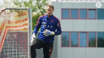 Las mejores paradas de Neuer en los entrenamientos del Bayern. Captura/DUGOUT