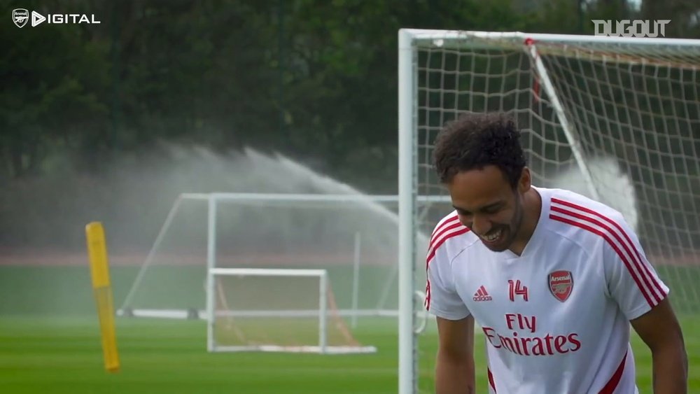 Aubameyang was dancing during Arsenal's training session. DUGOUT