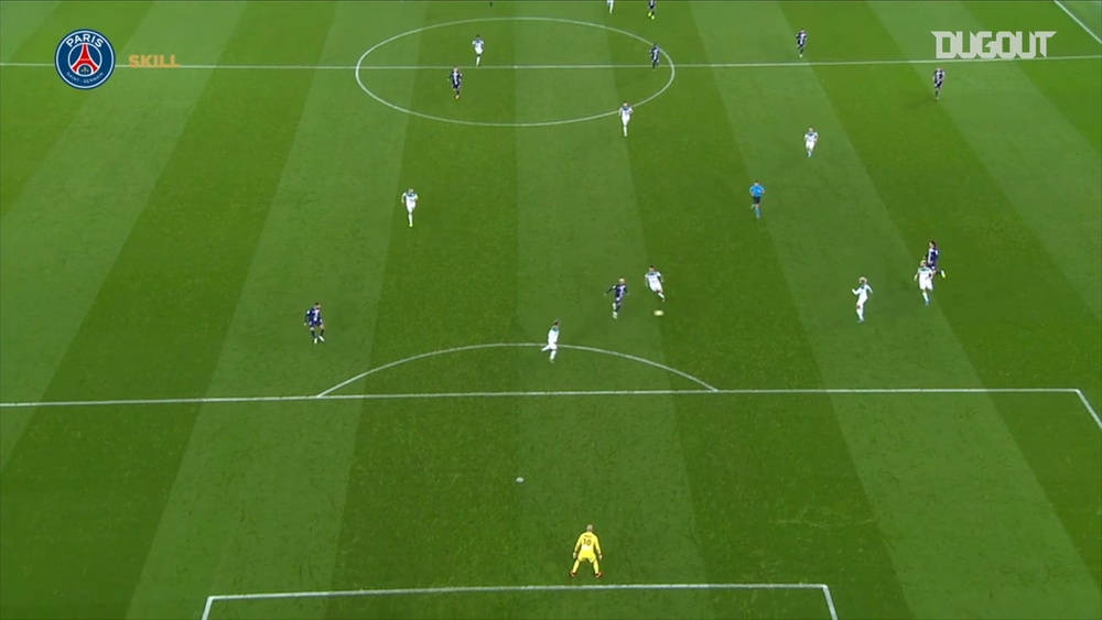 VIDÉO: l'incroyable coup du foulard de Kylian Mbappé face à Saint-Etienne. Dugout