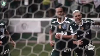 A grande forma de Scarpa no ataque do Palmeiras.AFP