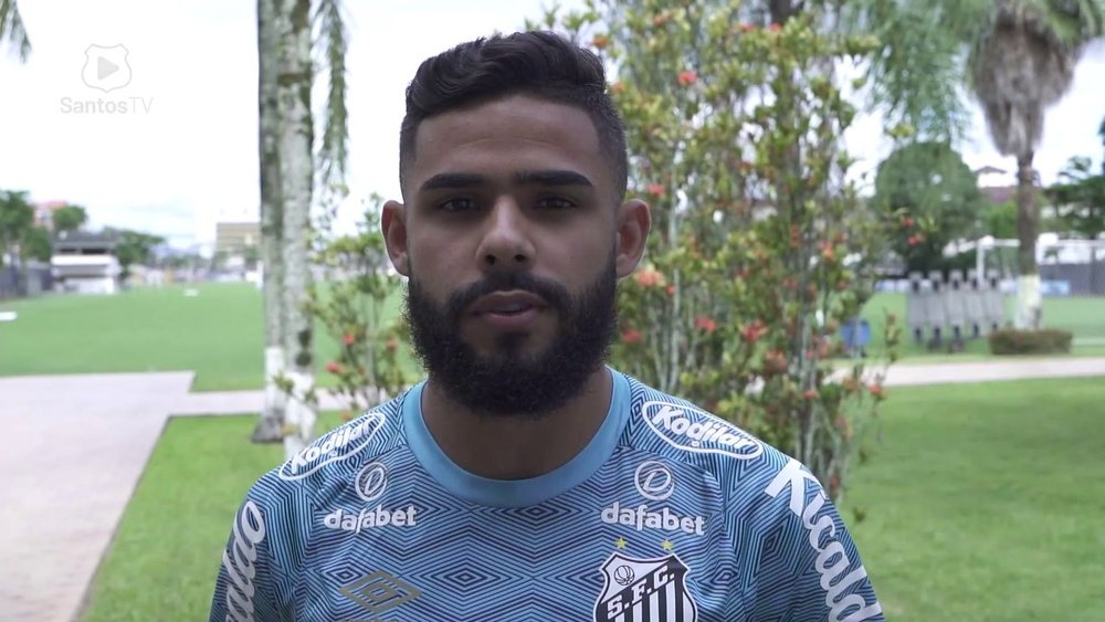 Felipe Jonatan vibra com boas atuações como meia no Santos. DUGOUT