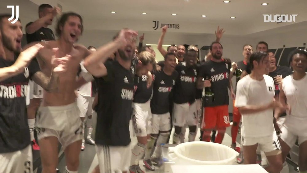 La Juventus festeggia lo Scudetto. Dugout