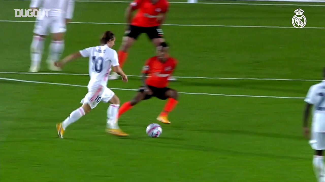 Le but magnifique de Luka Modric contre le Shakhtar Donetsk. dugout