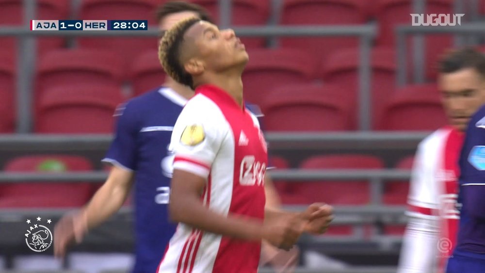 David Neres was on target in an easy 5-0 win for Ajax. DUGOUT