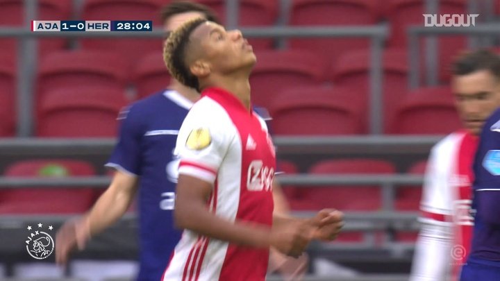 VIDEO: Neres scores with powerful long-range effort v Heracles