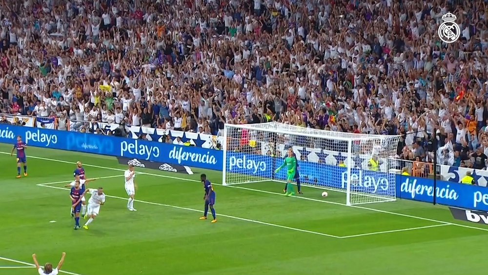 Benzema superó a Umtiti con un control y fusiló a Ter Stegen. DUGOUT