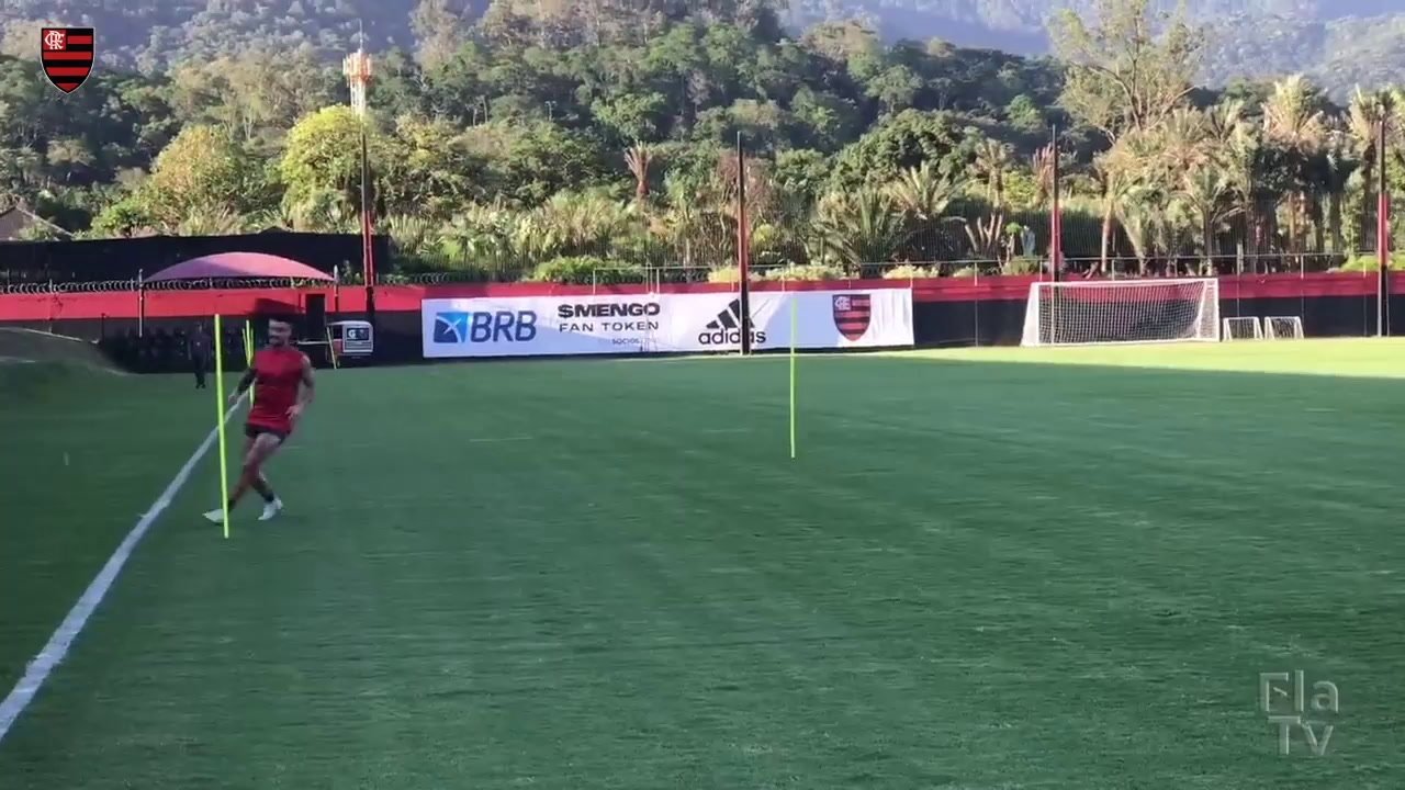 VÍDEO: Arrascaeta segue em preparação para retorno ao Flamengo