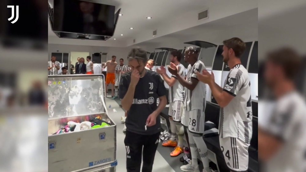 A despedida de Dybala no balneário.DUGOUT