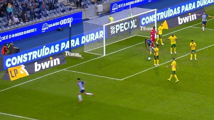 Wendell marca pela 1ª vez e garante a virada do Porto sobre o Paços Ferreira