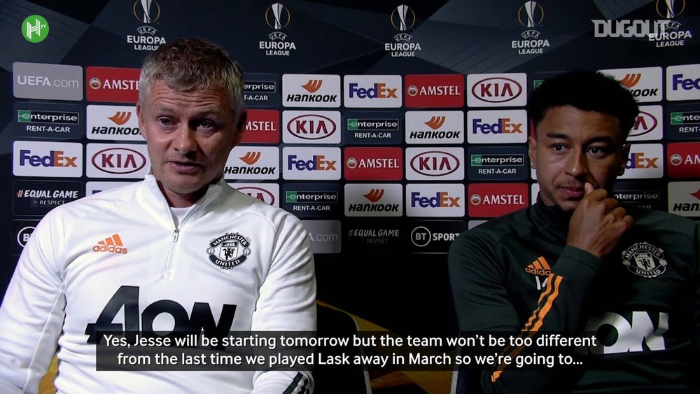 Ole Gunnar Solskjær and Lingard spoke before the match. DUGOUT