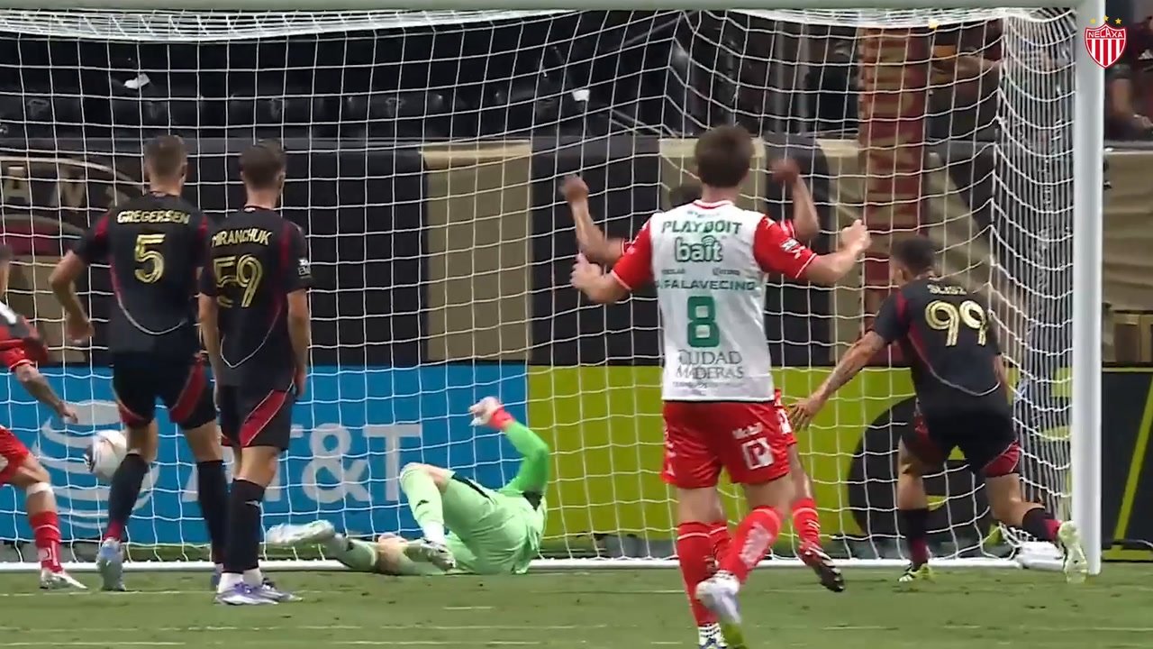 40-year-old Brad Guzan did not expect the ball to hit the crossbar and sent it to the back of his own net. Take a look at this unfortunate moment in the Leagues Cup clash between MLS side Atlanta United and Liga MX Club Necaxa.