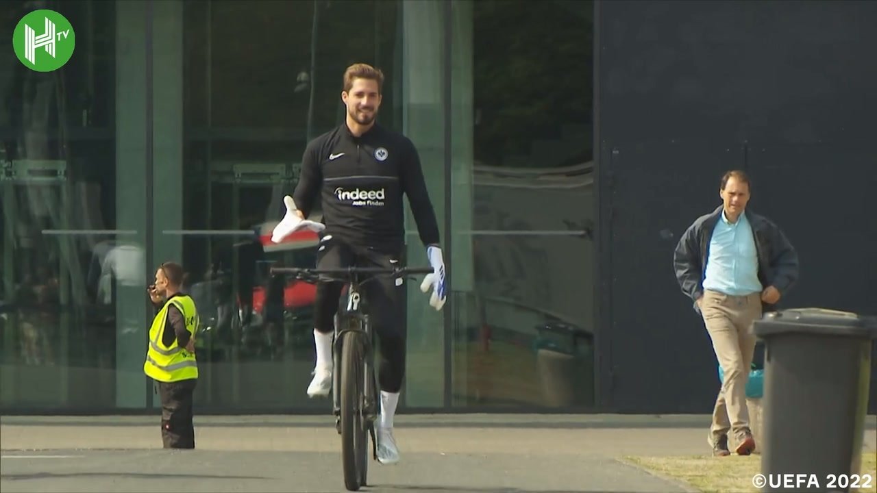 VIDEO: Eintracht Frankfurt train before Europa League semi-final