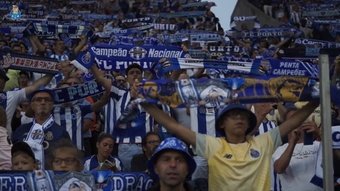 Veja a festa da torcida do Porto na vitória contra o Marítimo