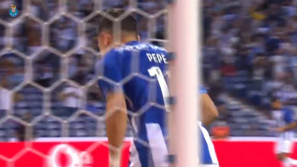 Pepê marca pela primeira vez com a camisa do Porto. DUGOUT
