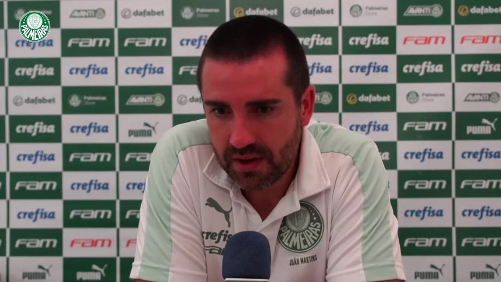 João Martins critica árbitro e elogia jovens do Palmeiras. DUGOUT