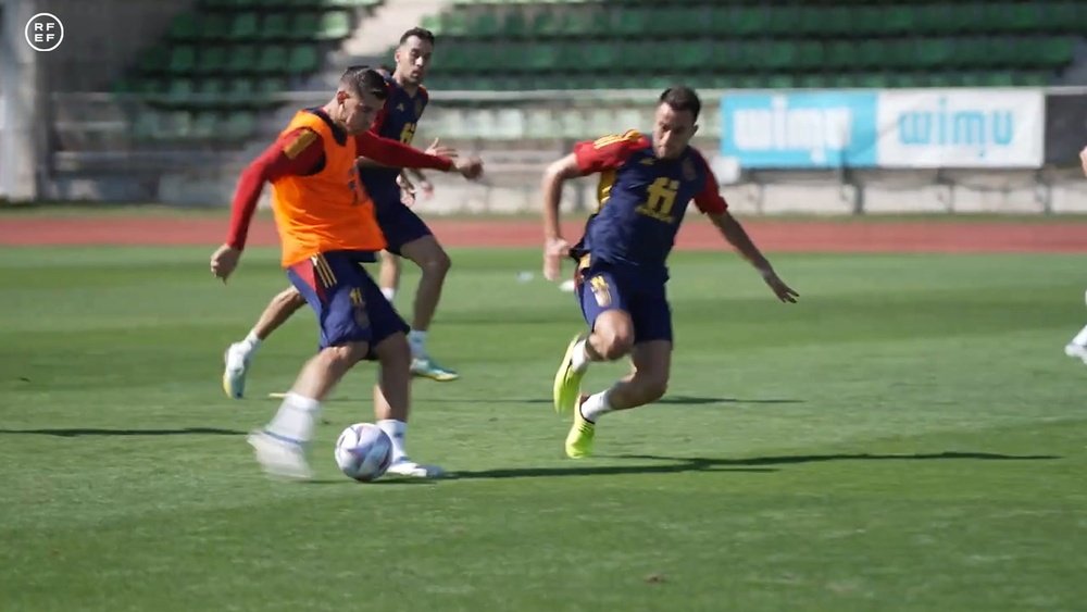 L'allenamento degli spagnoli prima della Nations League. DUGOUT