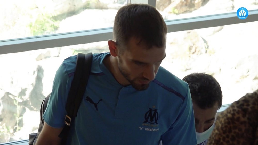 Les premiers moments de Pau López à Marseille. Dugout