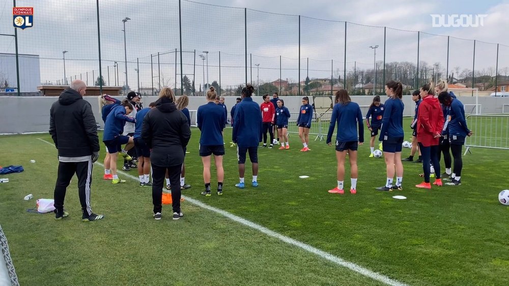 L'Olympique Lyonnais prépare le match retour contre Brondby. dugout