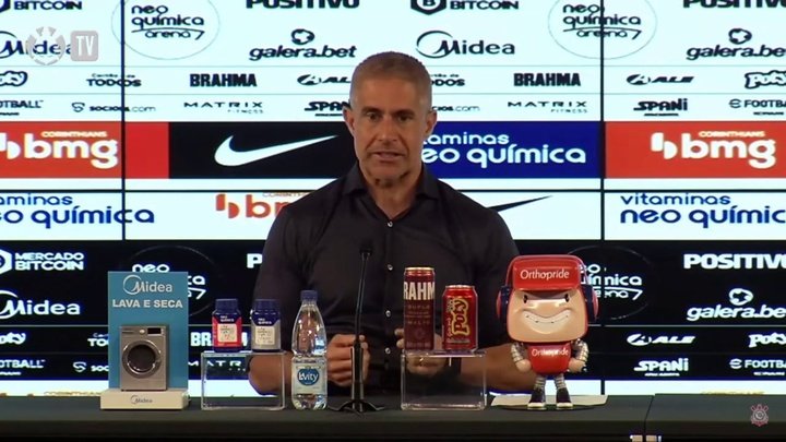 Sylvinho fala sobre posicionamento de Renato Augusto no time do Corinthians