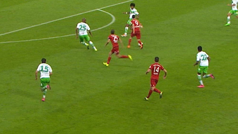 Gli incredibili cinque gol di Lewandowski contro il Wolfsburg. Dugout
