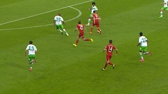 Guarda gli incredibili cinque gol di Robert Lewandowski nella vittoria per 5-1 contro il VfL Wolfsburg nella stagione 15-16 della Bundesliga.