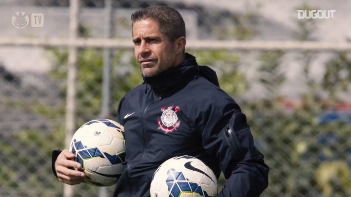 VÍDEO: Fagner elogia chegada de Sylvinho como técnico do Corinthians