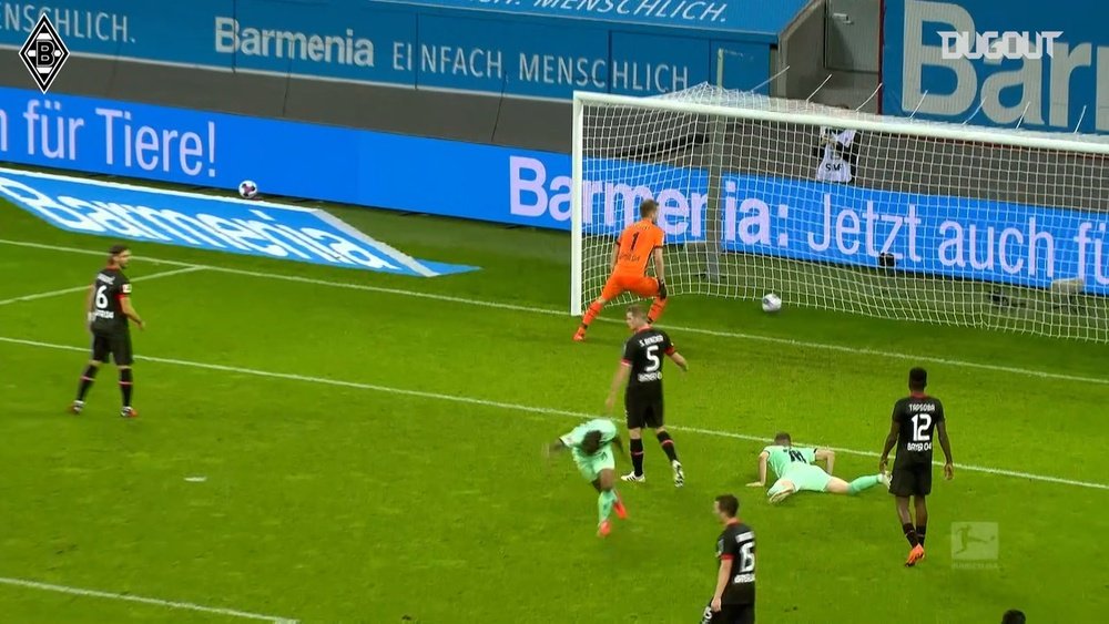 Valentino Lazaro's incredible scorpion kick vs Leverkusen. DUGOUT