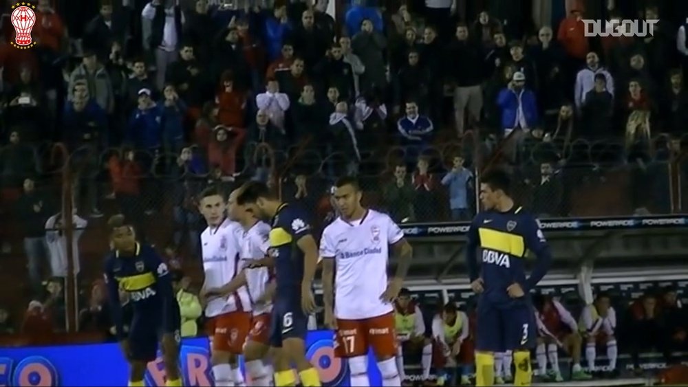 Huracán got a penalty. DUGOUT