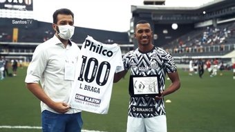 Lucas Braga comemora marca de 100 jogos com a camisa do Santos. DUGOUT