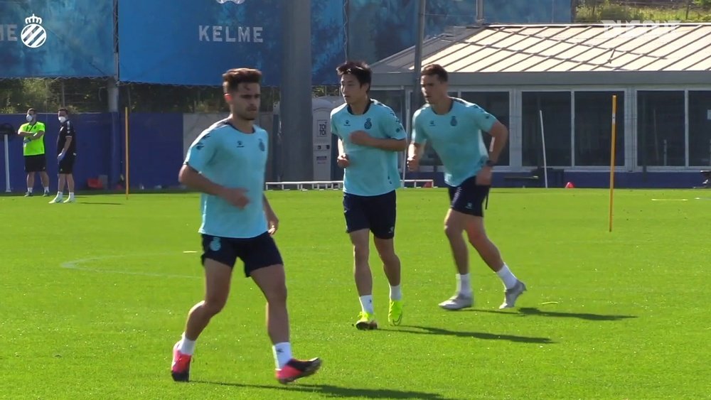 Espanyol have begun training in groups of ten. DUGOUT