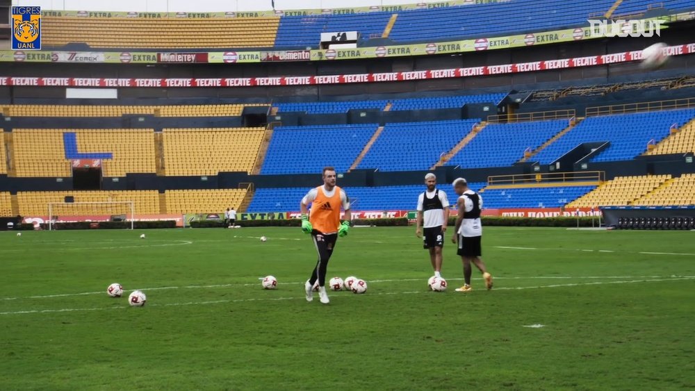 Tigres’ crossbar plus header challenge. DUGOUT