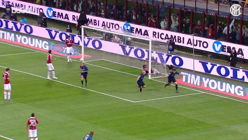 Le triplé de Diego Milito contre le Milan AC. Dugout