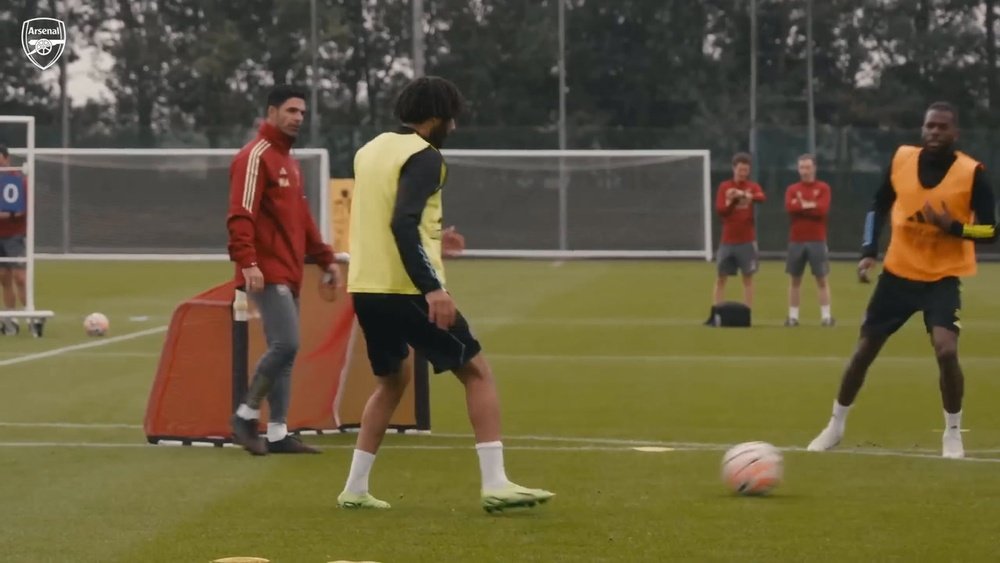 Declan Rice prêt pour son premier match de PL avec Arsenal. Dugout