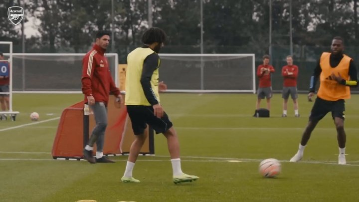 VIDÉO : Declan Rice prêt pour son premier match de PL avec Arsenal