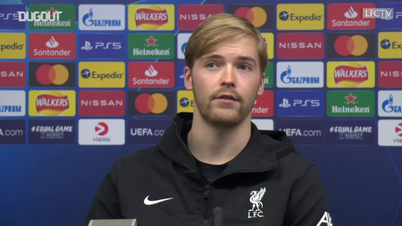 Jovem goleiro do Liverpool revela mensagem de Alisson após estreia na Champions